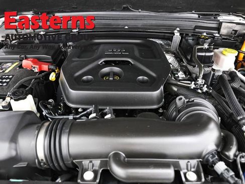 Used 2025 Jeep Wrangler Unlimited Sahara image 7