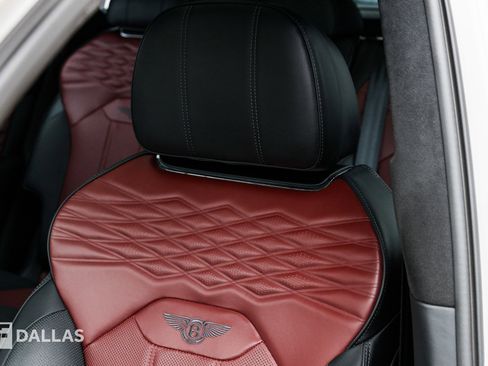 Used 2025 Bentley Bentayga image 21