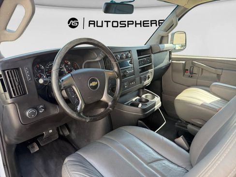 Used 2017 Chevrolet Express 2500 RWD image 16