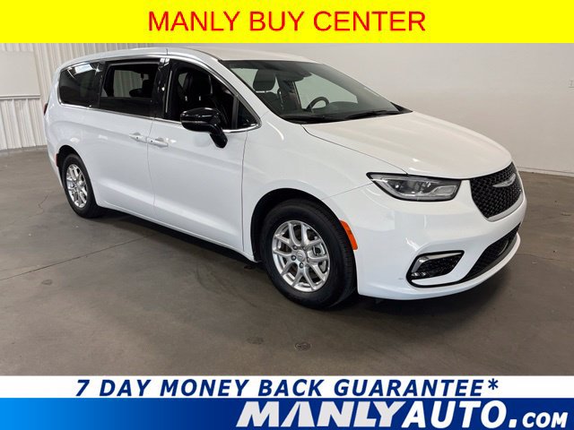 Used 2025 Chrysler Pacifica Select FWD image 1