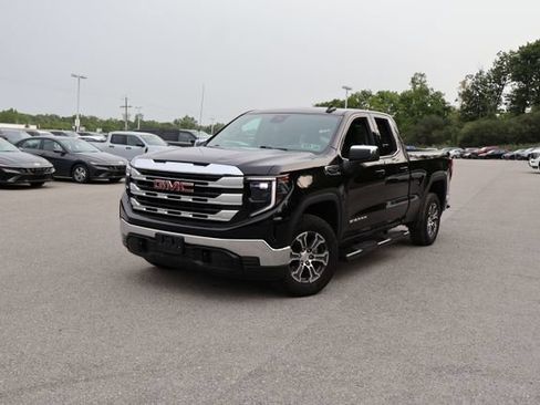 Used 2023 GMC Sierra 1500 SLE w/ X31 Off-Road Package AWD/4WD image 2