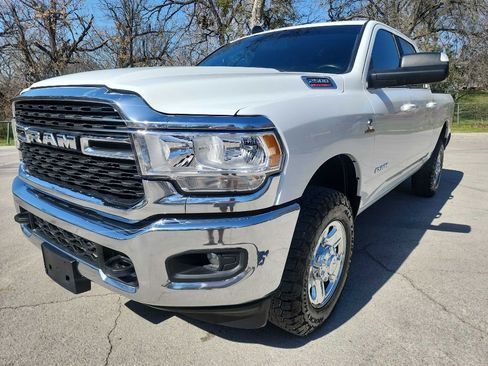 Used 2022 RAM 2500 Big Horn w/ Cold Weather Group image 4