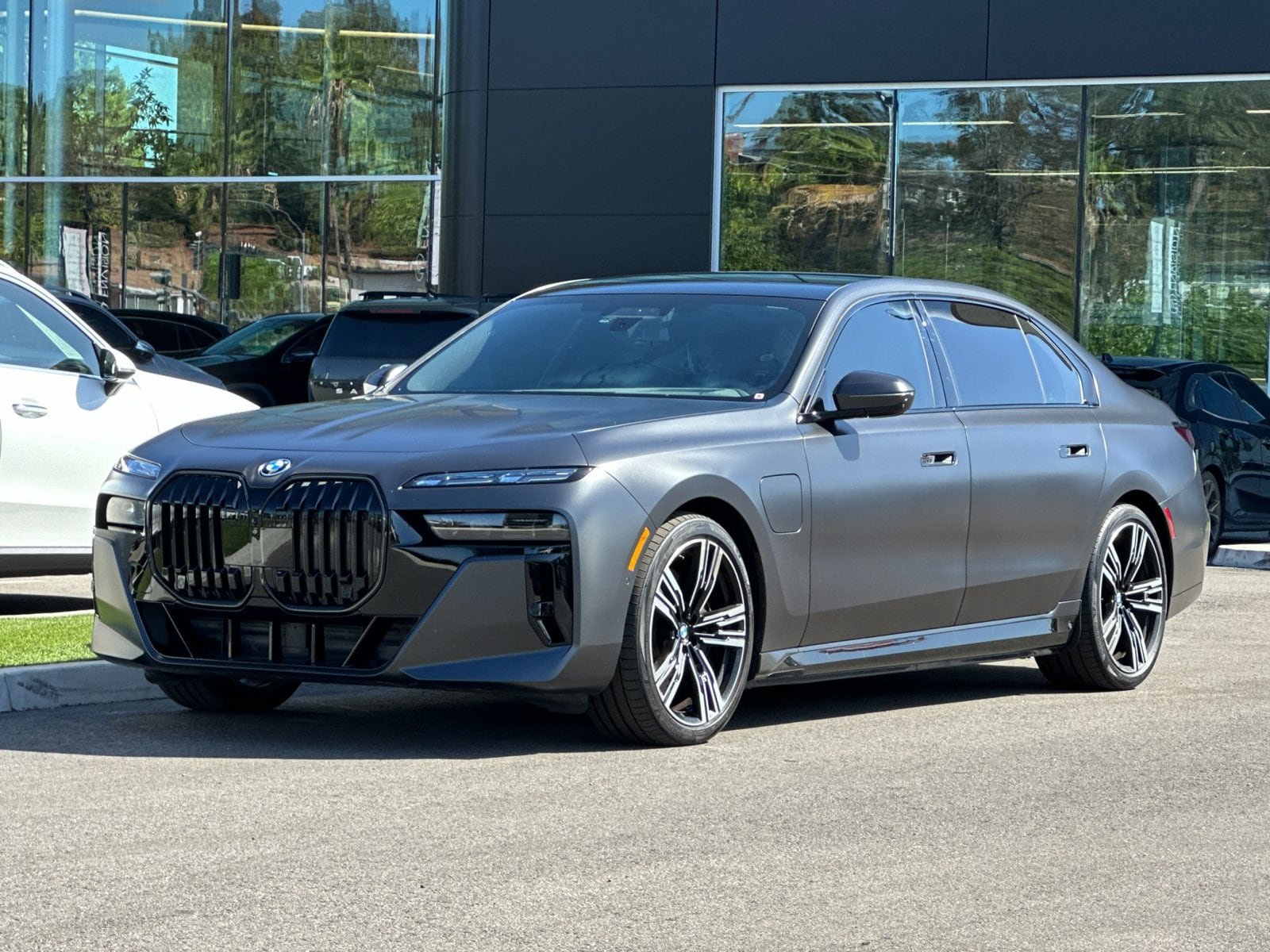Used 2026 BMW 750e xDrive w/ Executive Package AWD/4WD image 7