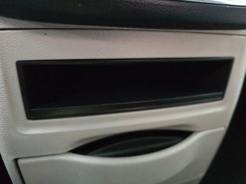 Used 2018 Dodge Grand Caravan SE FWD image 32