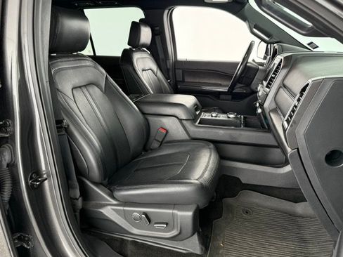 Used 2018 Ford Expedition Limited w/ Equipment Group 302A AWD/4WD image 18