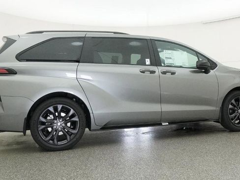 New 2026 Toyota Sienna XSE FWD image 17