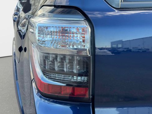 Used 2019 Toyota 4Runner SR5 Premium image 11