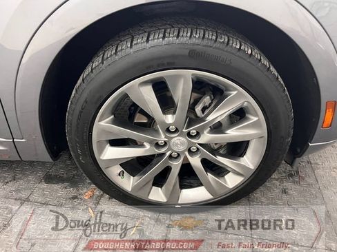 Used 2021 Buick Envision Avenir w/ Technology Package II FWD image 18