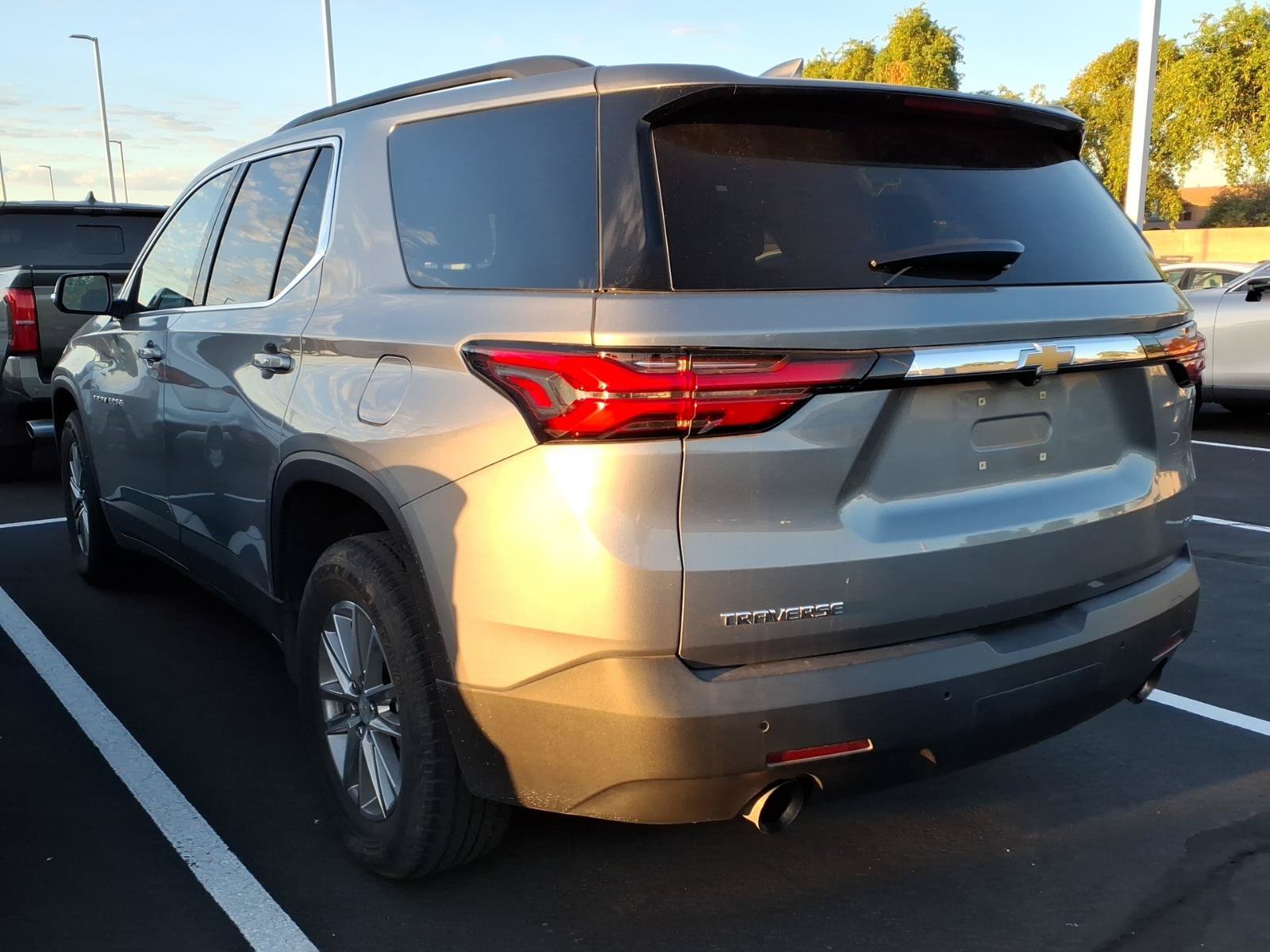 Used 2023 Chevrolet Traverse LT FWD image 3