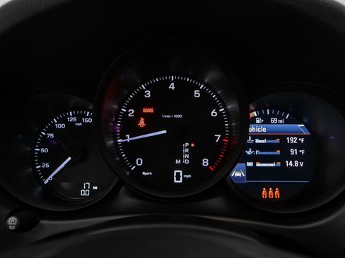 Certified 2025 Porsche Macan image 27