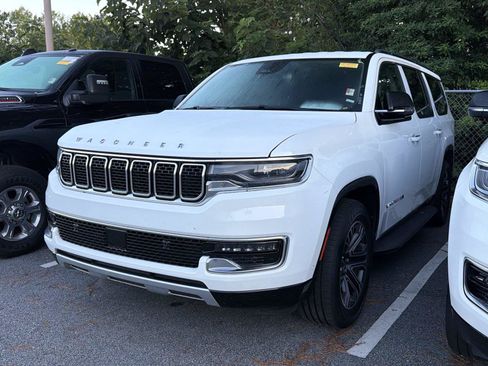 Used 2024 Jeep Wagoneer L Series II w/ Flexible Seating Group AWD/4WD image 1