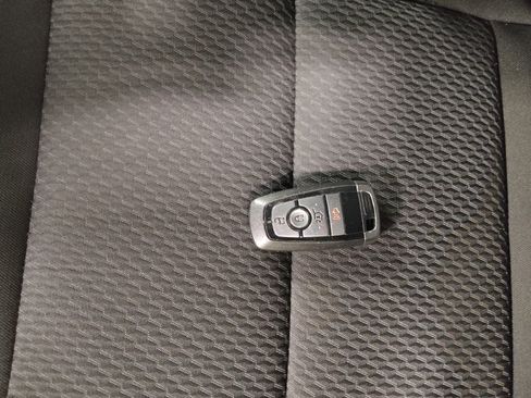 Used 2023 Ford Explorer XLT AWD/4WD image 32