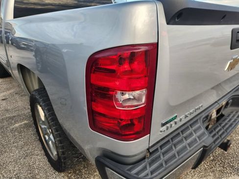 Used 2011 Chevrolet Silverado 1500 LT w/ Texas Edition RWD image 8