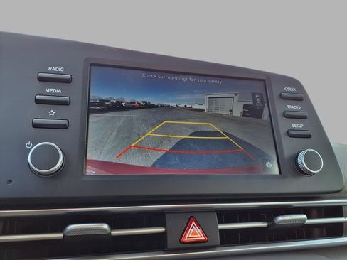 Used 2023 Hyundai Elantra SE w/ Cargo Package image 6