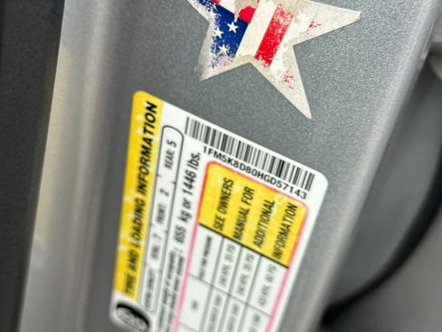 Used 2017 Ford Explorer XLT image 28