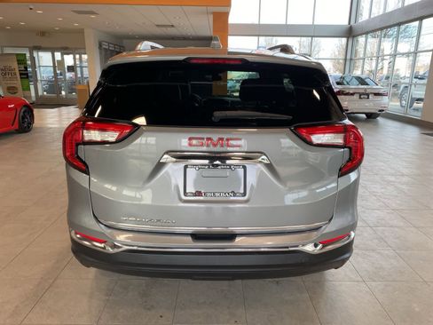 Used 2024 GMC Terrain SLT FWD image 4