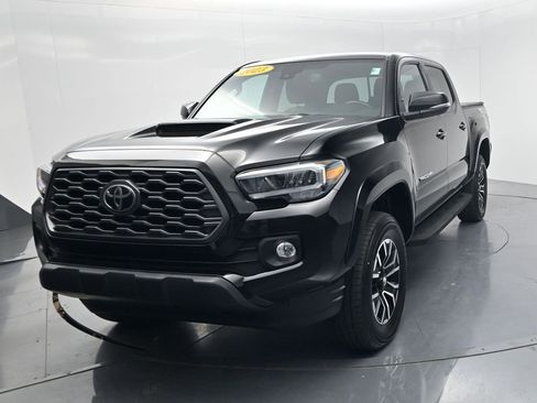 Used 2023 Toyota Tacoma TRD Sport AWD/4WD image 3