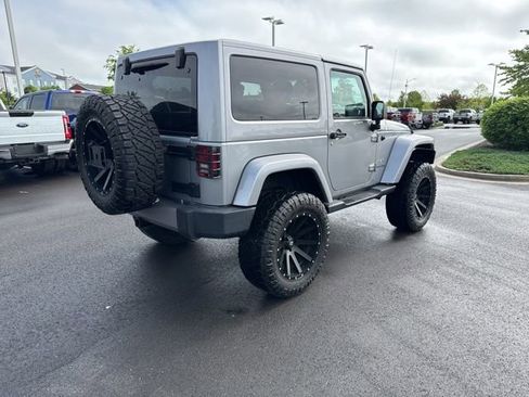 Used 2018 Jeep Wrangler Sahara AWD/4WD image 3