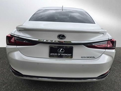 Used 2025 Lexus ES 300h w/ Premium Package image 4