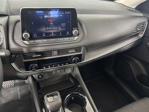 Certified 2025 Nissan Rogue SV image 4