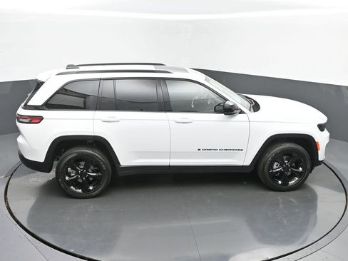 New 2025 Jeep Grand Cherokee Altitude image 43