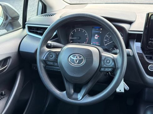 Used 2025 Toyota Corolla LE FWD image 28