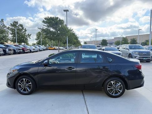 Used 2023 Kia Forte LXS FWD image 7