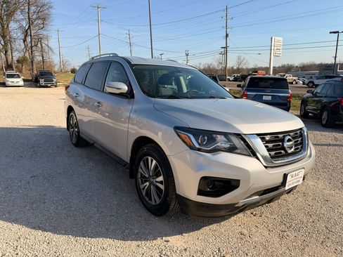 Used 2017 Nissan Pathfinder S FWD image 7