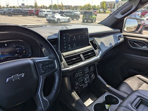 Certified 2022 Chevrolet Suburban Z71 w/ Luxury Package AWD/4WD image 21