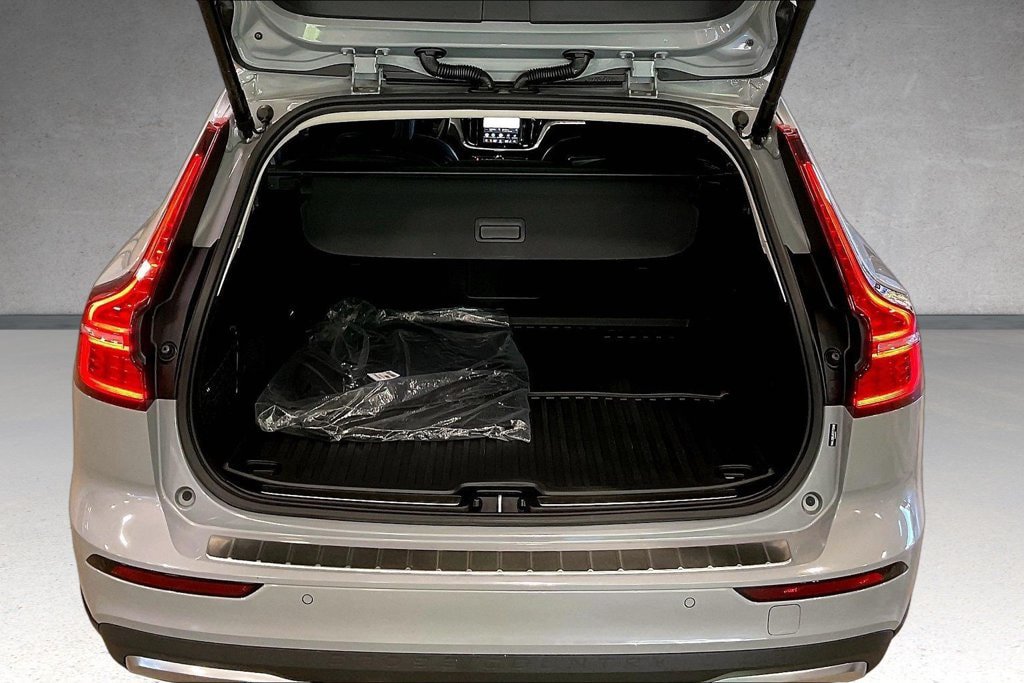 New 2026 Volvo V60 B5 Cross Country Ultra w/ Protection Package Premier AWD/4WD image 5