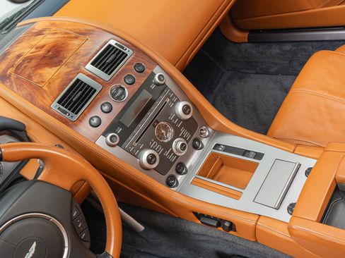 Used 2011 Aston Martin DB9 Volante RWD image 26
