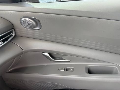 Certified 2024 Hyundai Elantra SE FWD image 24