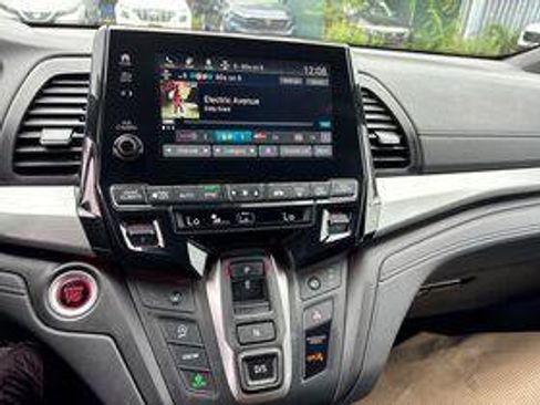 Used 2024 Honda Odyssey Sport image 13