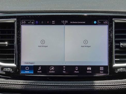 Used 2024 Chrysler Pacifica Premium FWD image 13