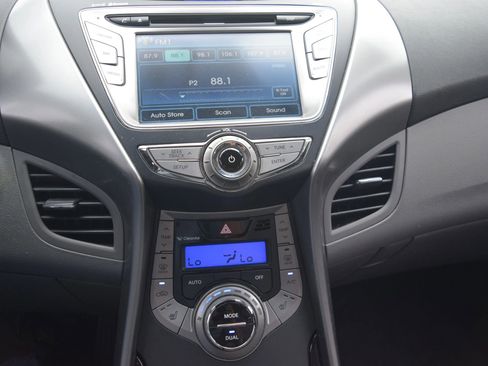 Used 2013 Hyundai Elantra Limited w/ Technology Pkg FWD image 11