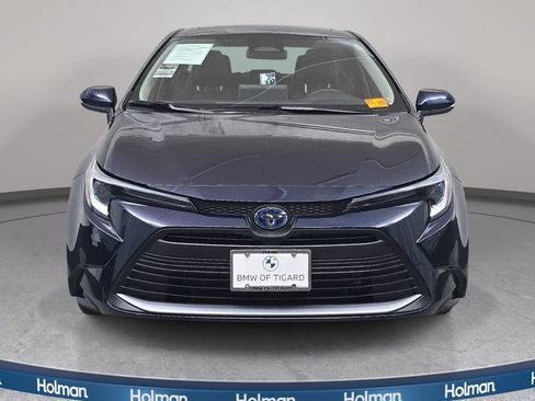 Used 2025 Toyota Corolla XLE FWD image 3