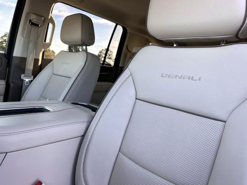 Used 2021 GMC Yukon XL Denali image 22