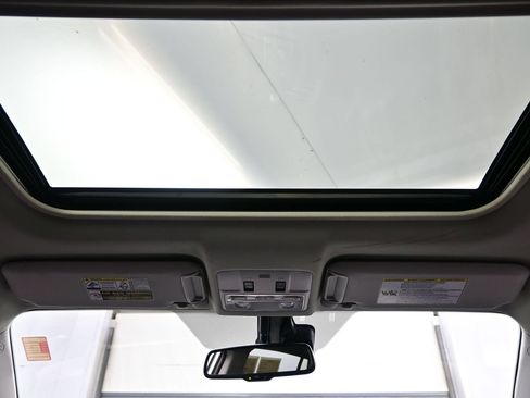 Used 2014 Toyota RAV4 Limited w/ Technology Package AWD/4WD image 18