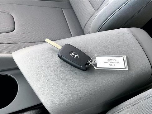 Used 2026 Hyundai Elantra SE FWD image 11