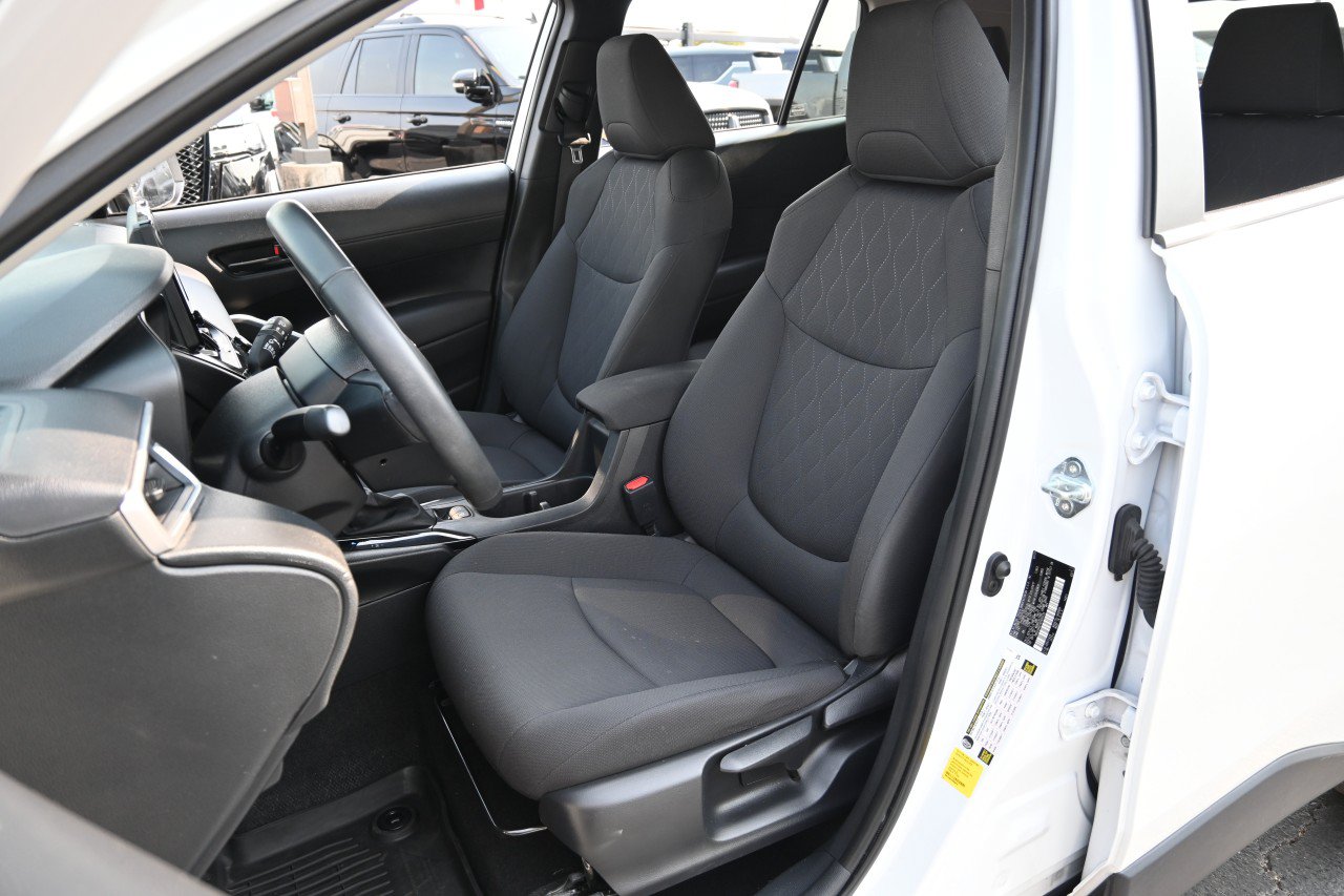 Used 2024 Toyota Corolla Cross LE AWD/4WD image 18
