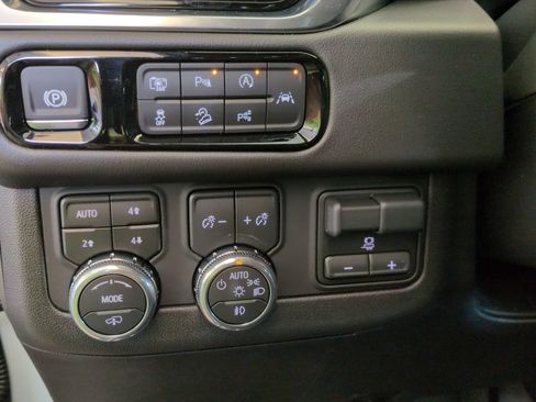 New 2026 GMC Yukon Denali w/ Denali Reserve Package AWD/4WD image 19