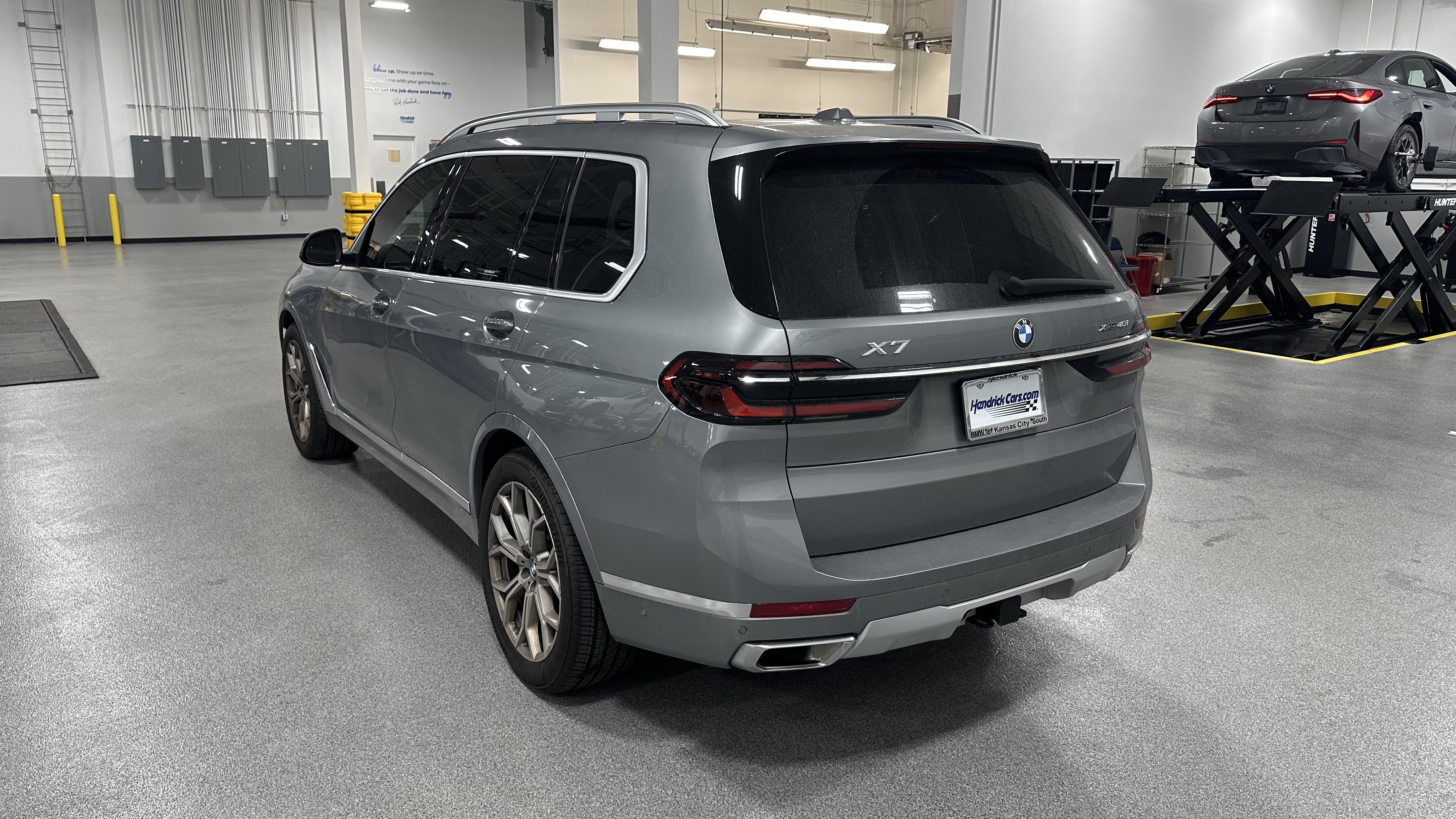 Certified 2024 BMW X7 xDrive40i w/ Premium Package AWD/4WD image 8