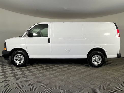 Used 2017 Chevrolet Express 2500 image 9