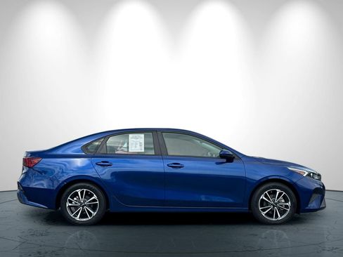 Used 2023 Kia Forte LXS image 3