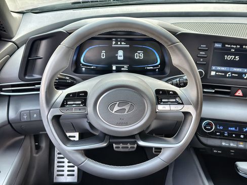 Used 2025 Hyundai Elantra Sport FWD image 14