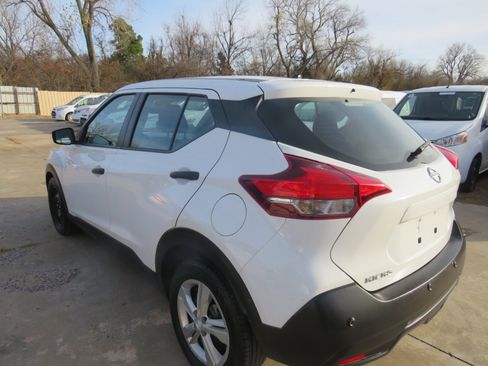 Used 2020 Nissan Kicks S image 7