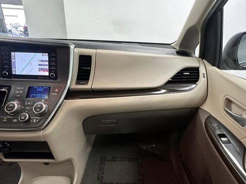 Used 2018 Toyota Sienna XLE w/ XLE Navigation Package image 26