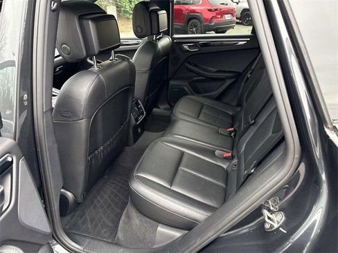 Used 2017 Porsche Macan image 17