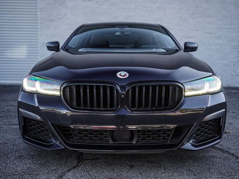 Used 2023 BMW M550i xDrive w/ Dynamic Handling Package image 4