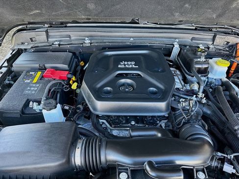 Used 2021 Jeep Wrangler Unlimited Sahara w/ Dual Top Group AWD/4WD image 34